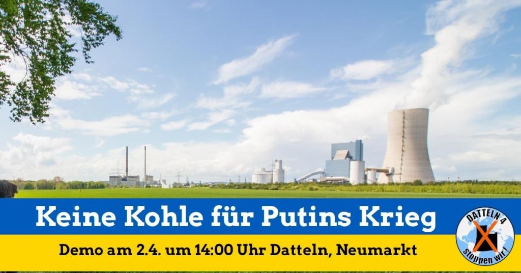 You can see the coal power plant "Datteln 4" under a half cloudy, half sunny sky and underneath an Ukrainian flag. The text on the flag says: "Keine Kohle für Putins Krieg - Demo am 2.4. um 14:00 Datteln, Neumarkt" which means translated "no coal for Putins war - demonstration on 02/04/22 at 14:00 in Datteln at the Neumarkt". In the bottom right corner is a logo of the network "Datteln 4 stoppen wir".